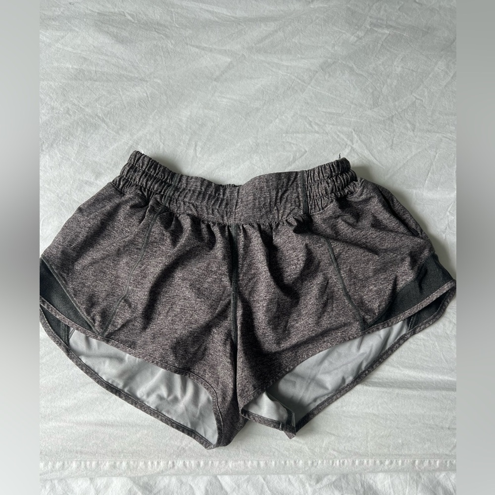 Lululemon hotty-hot shorts Low-Rise Lined Short 2.5" size 4 regular